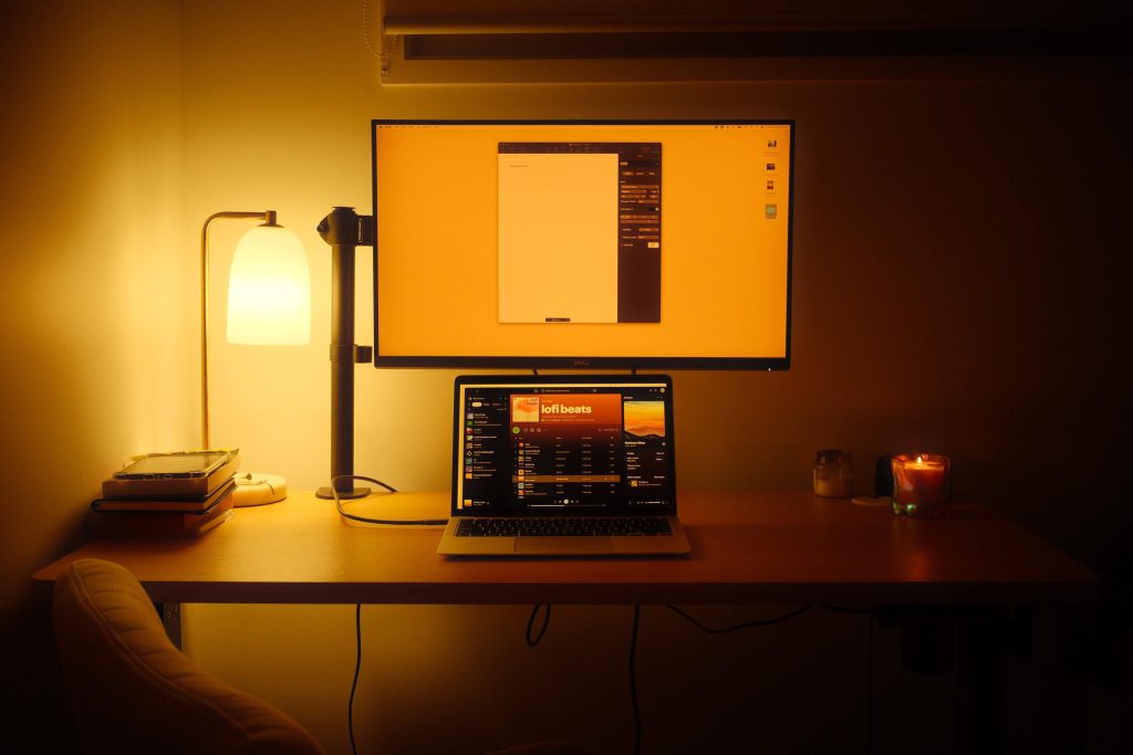 minimal desk